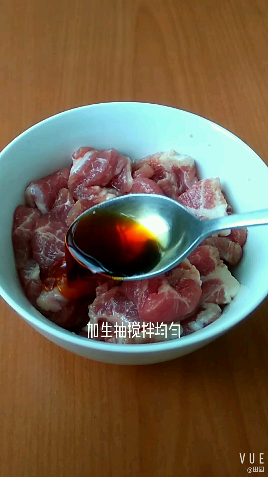 肉片炒芹菜的做法步骤：1