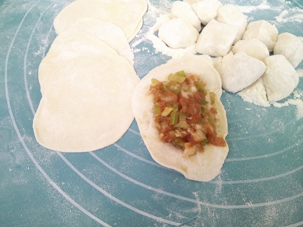 猪肉芹菜馅水饺的做法步骤:6