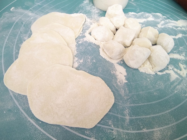 猪肉芹菜馅水饺的做法步骤:5