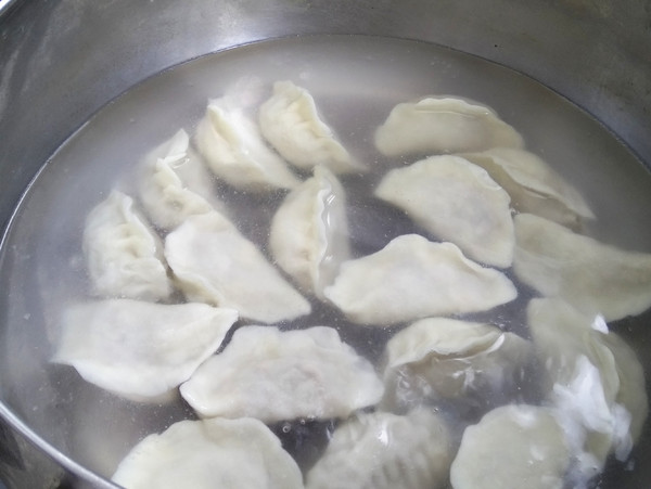猪肉芹菜馅水饺的做法步骤:8