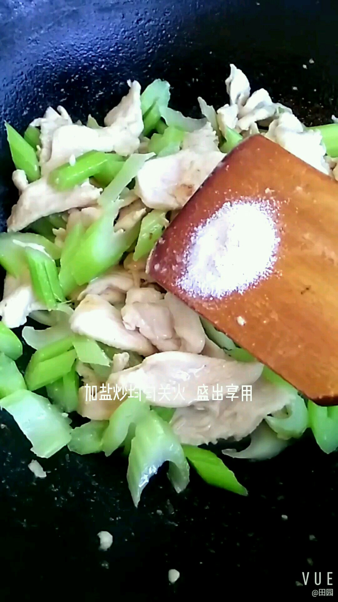 鸡胸肉炒芹菜的做法步骤：5