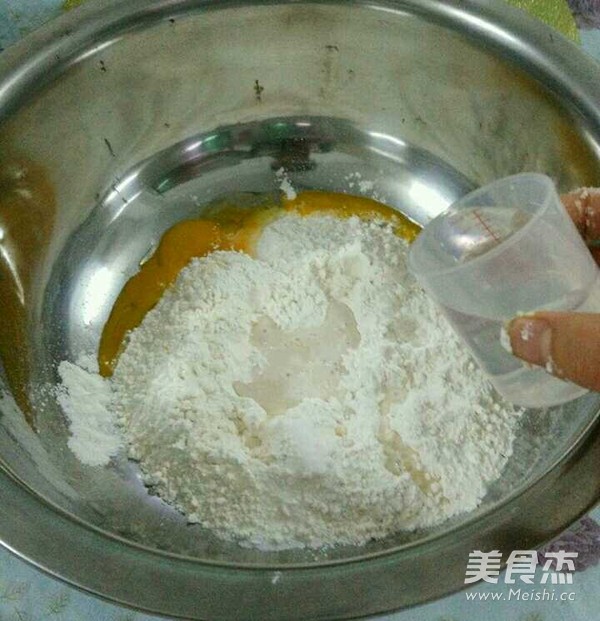 火腿芝士披萨的做法步骤:2