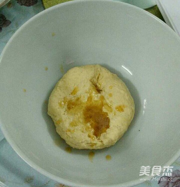 火腿芝士披萨的做法步骤:4