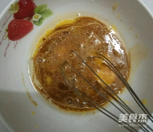 咖啡戚风蛋糕的做法步骤：1