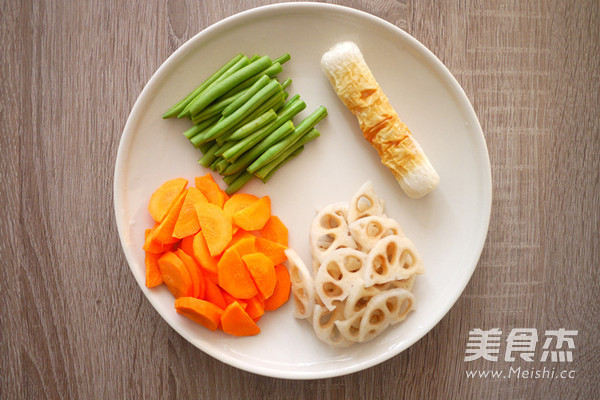鱼竹轮鸡腿便当的做法步骤:2