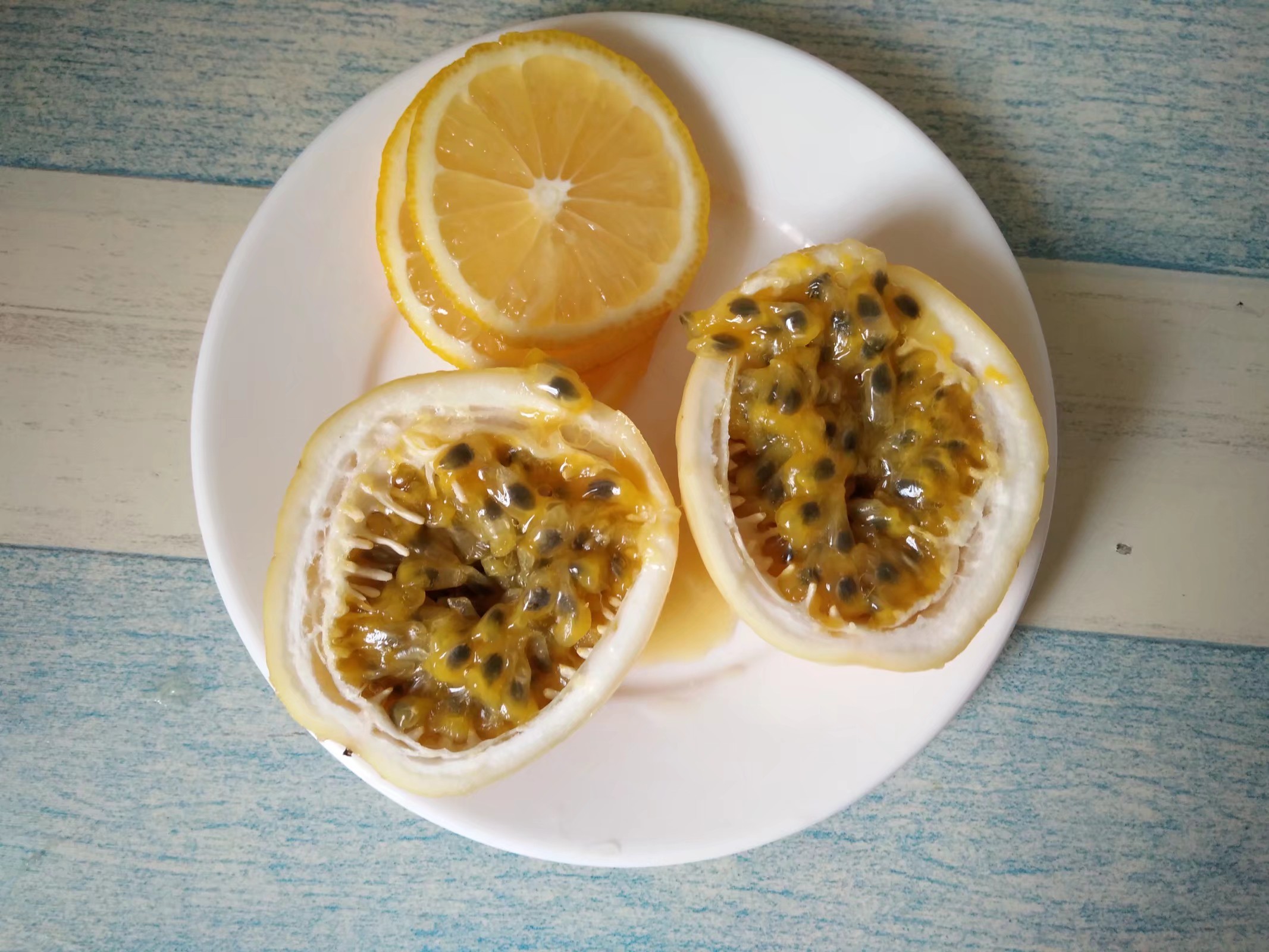 香果柠檬蜂蜜水的做法步骤：2