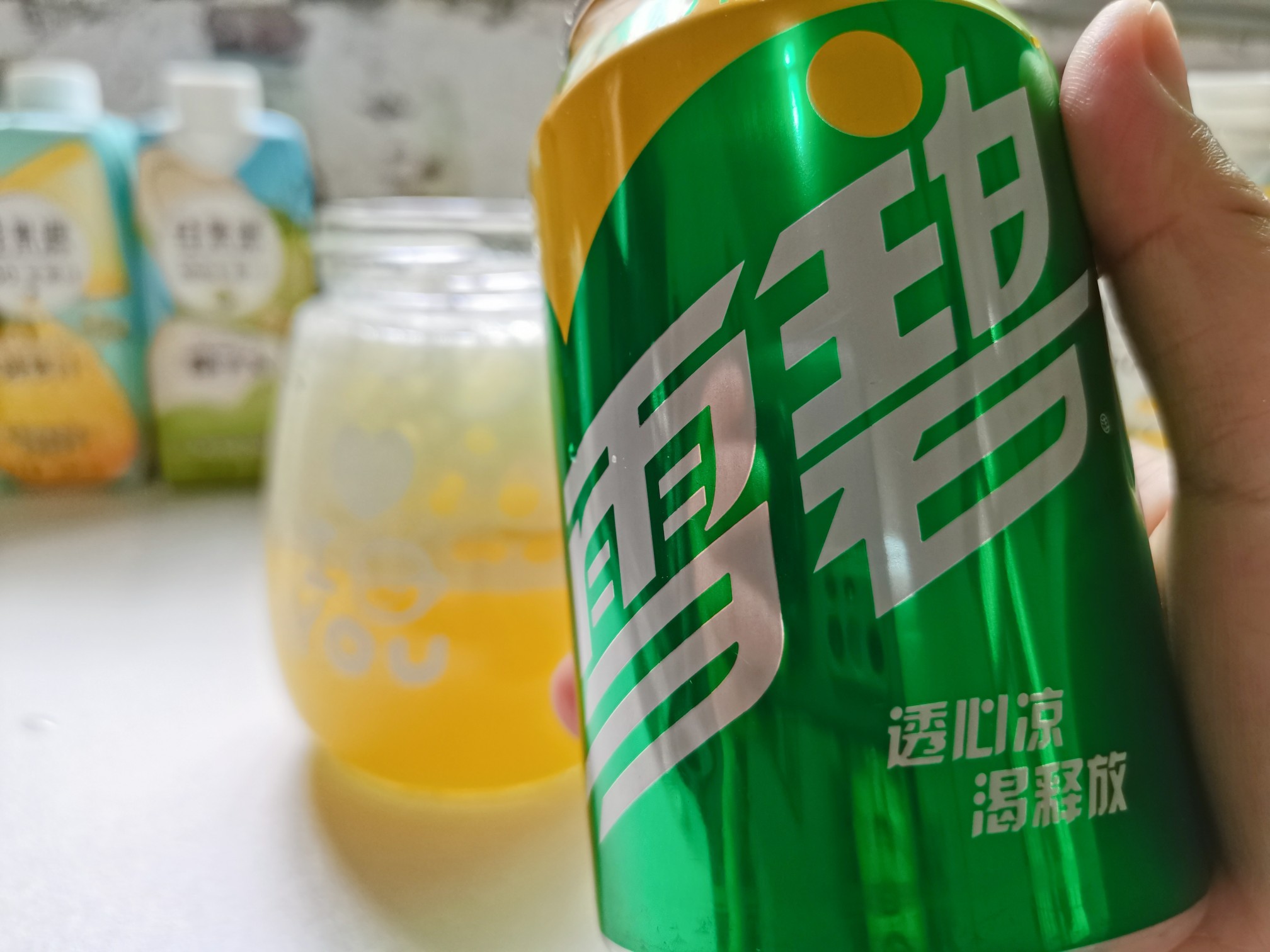 菠萝汁雪碧饮的做法步骤：7