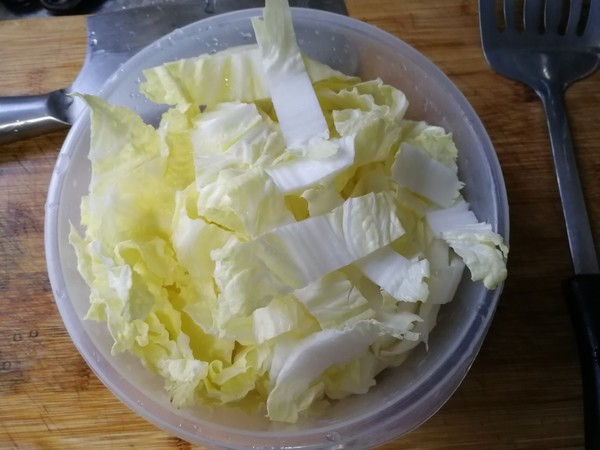 清炒白菜的做法步骤：1