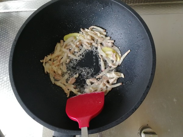 茭白蘑菇炒肉丝的做法步骤:5