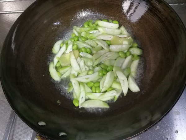丝瓜炒毛豆的做法步骤:6