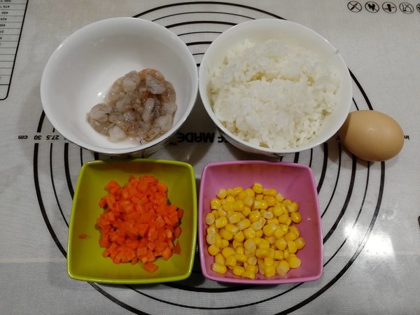 虾仁什锦炒饭的做法步骤:2