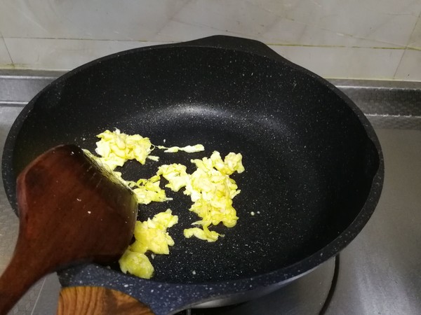 虾仁什锦炒饭的做法步骤:5