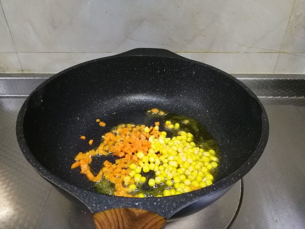 虾仁什锦炒饭的做法步骤:7