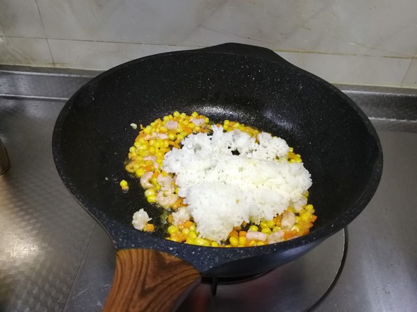 虾仁什锦炒饭的做法步骤:9