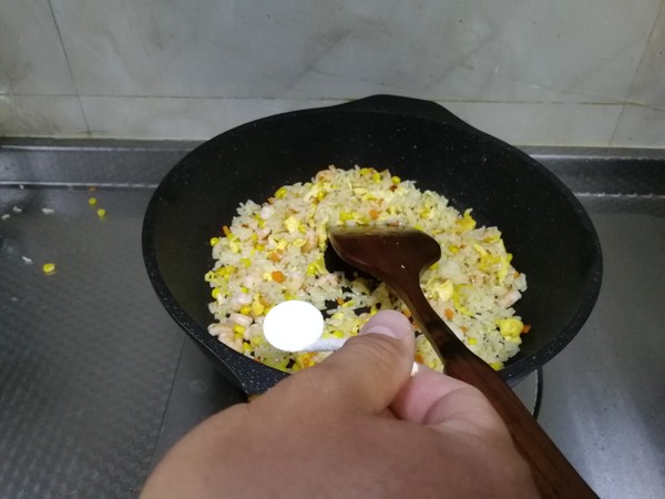 虾仁什锦炒饭的做法步骤:11