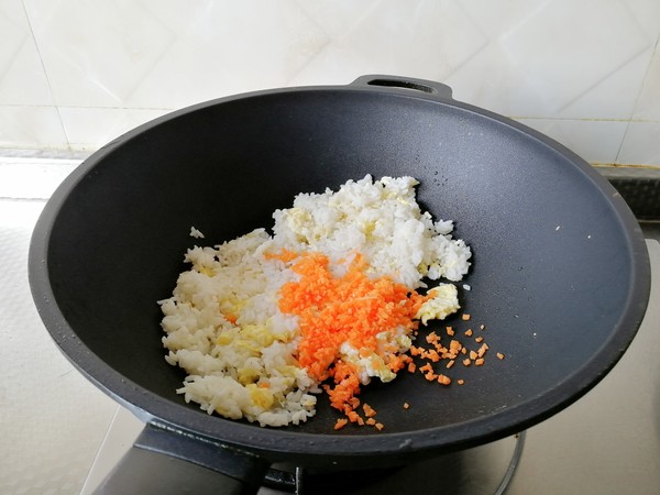 粒粒分明葱花蛋炒饭的做法步骤:5