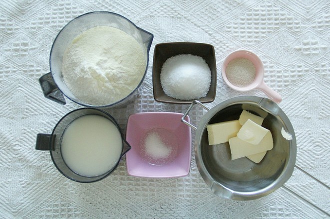 开学日早餐，汉堡三明治，庆祝神兽归笼啦的做法步骤：1