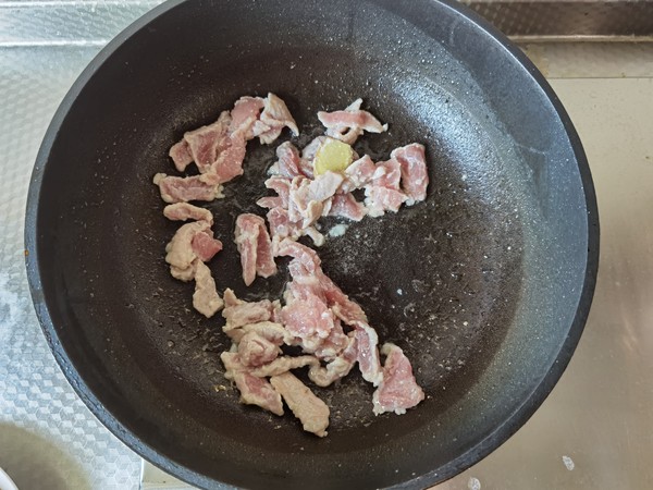 青椒胡萝卜炒肉片的做法步骤：3