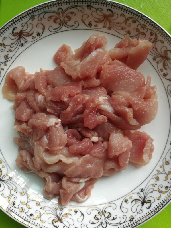 辣椒炒肉的做法步骤：1