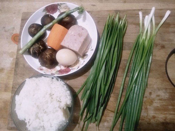 蛋炒饭的做法步骤：1