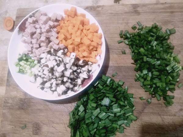 蛋炒饭的做法步骤：2