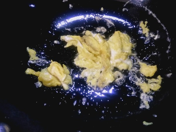 蛋炒饭的做法步骤：3