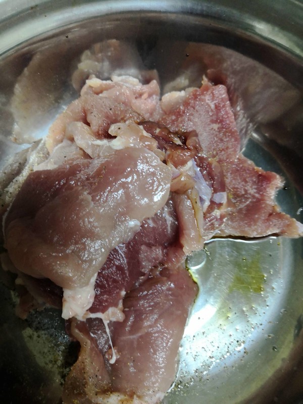 锅包肉的做法步骤：1
