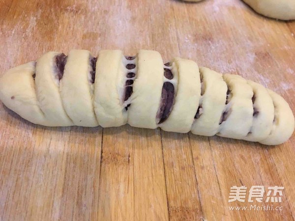 红豆沙面包卷的做法步骤:11
