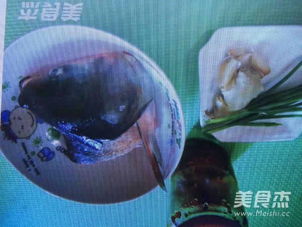 剁椒鱼头的做法步骤：1