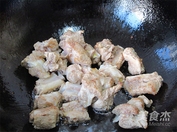 茄汁排骨龙眼肉的做法步骤:5