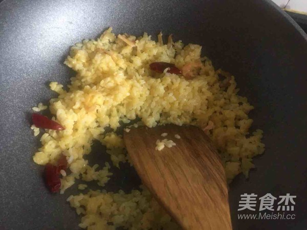 金黄蛋炒饭的做法步骤：6