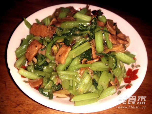 芹菜炒肉的做法步骤:6