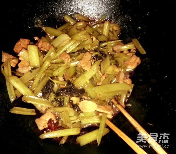 芹菜炒肉的做法步骤:6