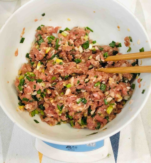 葱香肉包子的做法步骤:5