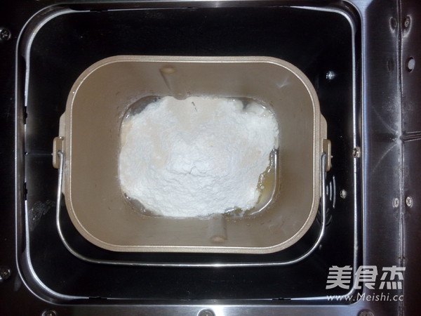 卷卷面包的做法步骤：1