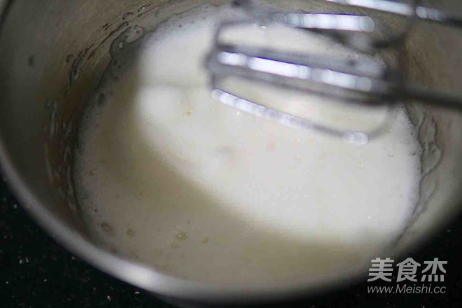 粉红波点戚风蛋糕的做法步骤:5
