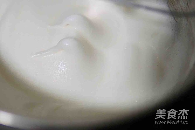 粉红波点戚风蛋糕的做法步骤:6