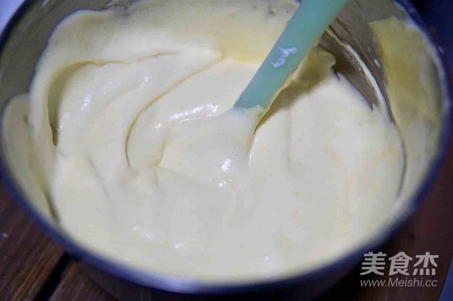 粉红波点戚风蛋糕的做法步骤:11