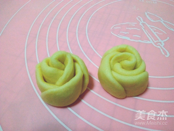 母亲节献礼——玫瑰花酸奶面包的做法步骤:9