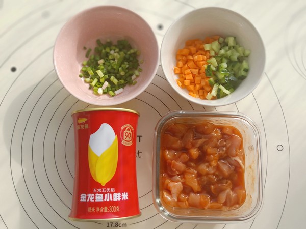 奥尔良鸡肉炒饭的做法步骤：1