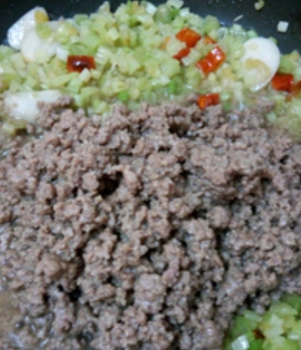芹菜炒牛肉的做法步骤：7