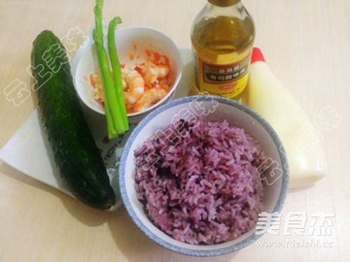 鲜虾芦笋黄瓜寿司卷的做法步骤：1