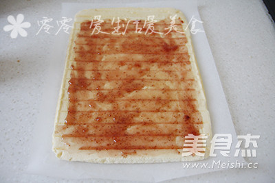 戚风草莓果酱蛋糕卷的做法步骤:7