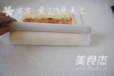 戚风草莓果酱蛋糕卷的做法步骤:8