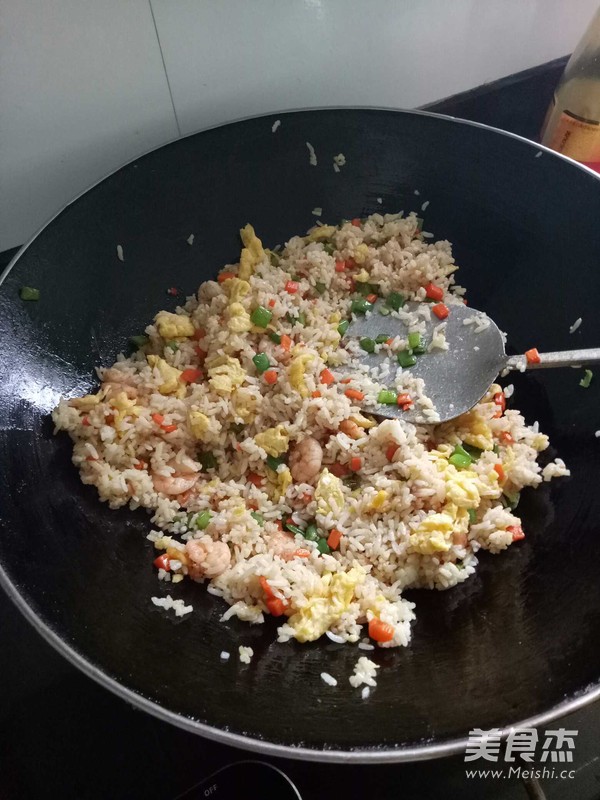 虾仁蛋炒饭的做法步骤：6