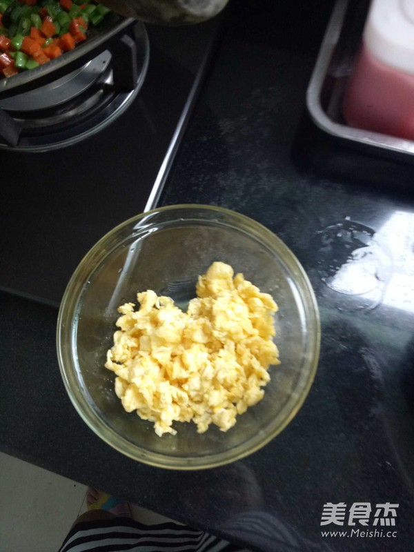 虾仁蛋炒饭的做法步骤：6