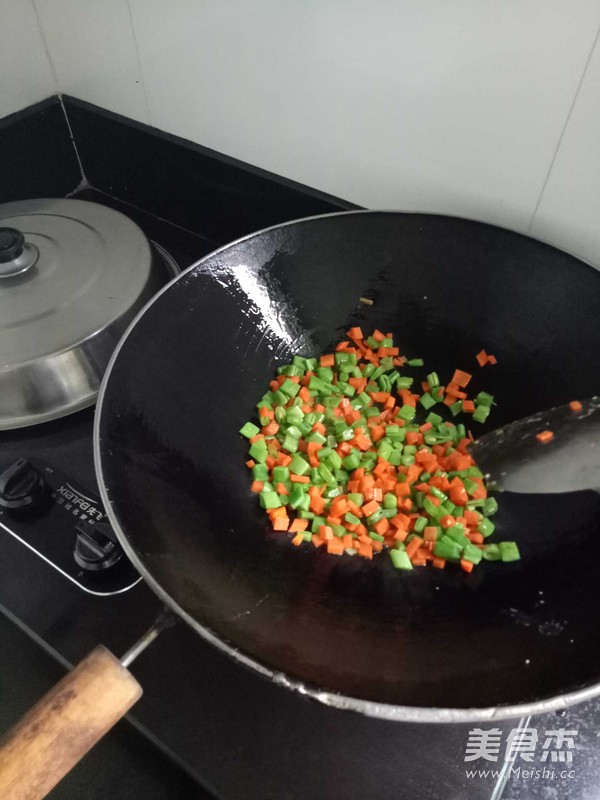 虾仁蛋炒饭的做法步骤：6