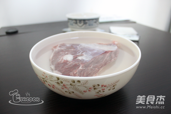 韩式辣牛肉汤的做法步骤：1