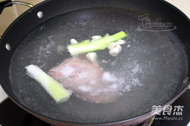韩式辣牛肉汤的做法步骤:2