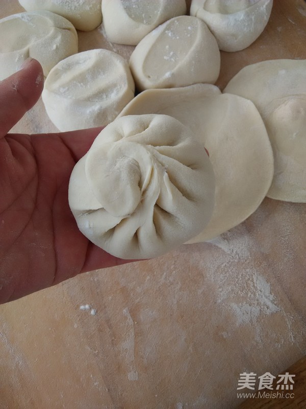 灰灰菜肉包子的做法步骤:12